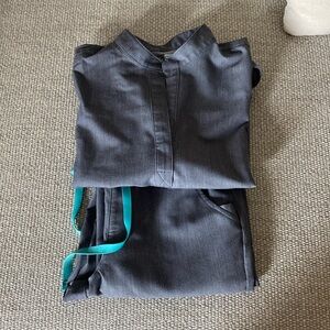 Graphite Figs scrub set